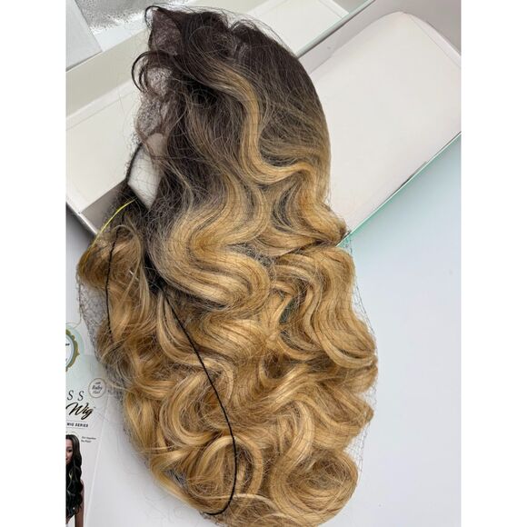 Bobbi Boss Glue less  Lace Wig - Picture 7 of 7